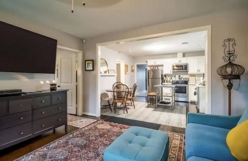 Greater East End House | Charming 2-bedroom bungalow with WiFi, AC in marvelous East End, Houston
