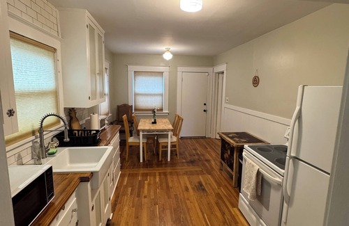 Northeast Reno House | Charming 2-bedroom bungalow in Reno with WiFi and AC 1 block from i-80