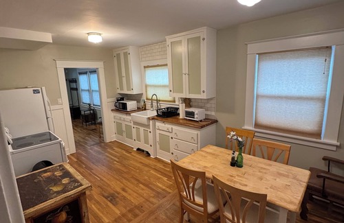 Northeast Reno House | Charming 2-bedroom bungalow in Reno with WiFi and AC 1 block from i-80