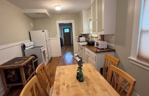 Northeast Reno House | Charming 2-bedroom bungalow in Reno with WiFi and AC 1 block from i-80