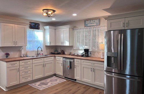 Immokalee Cottage | Charming 2-bedroom cottage in beautiful Fort Myers with AC, WiFi