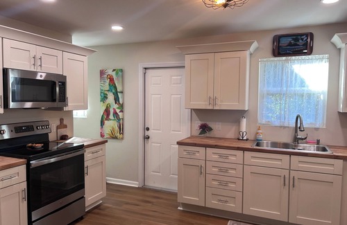 Immokalee Cottage | Charming 2-bedroom cottage in beautiful Fort Myers with AC, WiFi