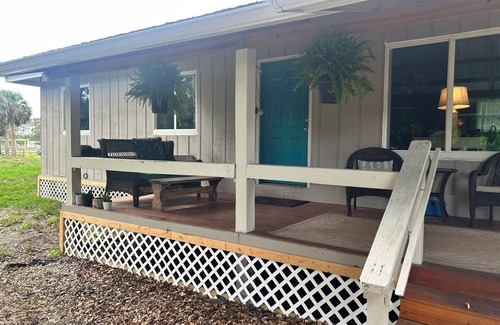 Immokalee Cottage | Charming 2-bedroom cottage in beautiful Fort Myers with AC, WiFi