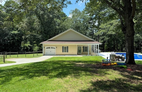 Loganville Cottage | Charming 2-bedroom Cottage in lovely Loganville with Private Pool and Hot Tub