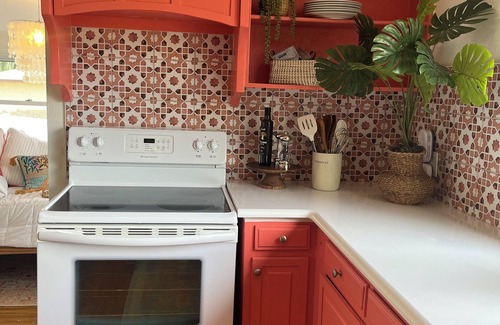 Mount Dora Cottage | Charming 2-bedroom cottage in downtown Mount Dora with RV parking, pets welcome