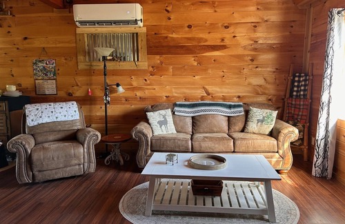 Somerville Cabin | Charming 2-bedroom cabin Somerville w/nice porch view & catch/release fishing