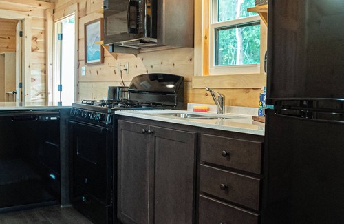 Morganton Cabin | Charming 2-bedroom cabin near Lake James and Bones Jones Restaurant/Pickleball