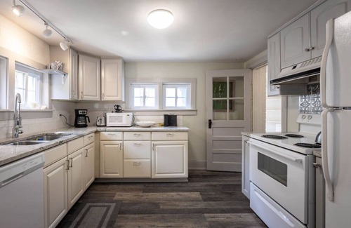 Haw Creek Cottage | Charming 2 bedroom cottage near Asheville, NC