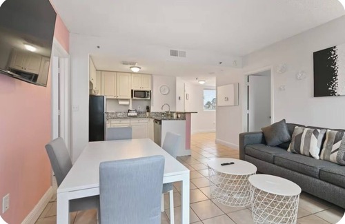 Florida Center Condo | Charming 2-bedroom condo in fabulous Orlando close to Universal and Disney!