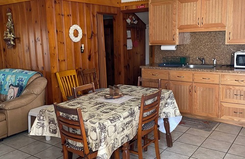 Old Lyme Cottage | Charming 2-bedroom cottage in Old Lyme with AC