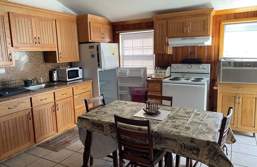 Old Lyme Cottage | Charming 2-bedroom cottage in Old Lyme with AC