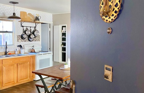 Lodi Cottage | Charming 2-bedroom cottage near Lodi Lake