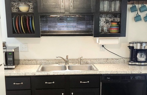 Morgantown House | Charming 2-bedroom duplex retreat in gorgeous Morgantown with WiFi, AC
