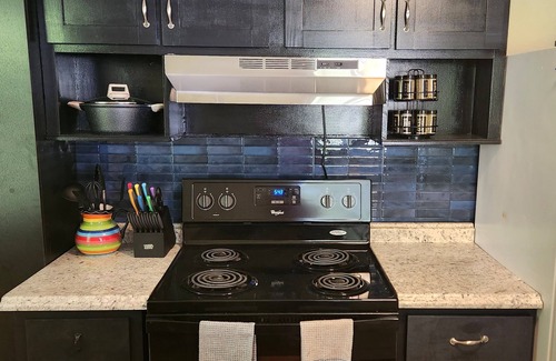 Morgantown House | Charming 2-bedroom duplex retreat in gorgeous Morgantown with WiFi, AC