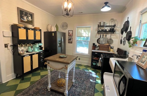 Walterboro Other | Charming 2-bedroom farmhouse in Walterboro-pet friendly, lots of outdoor space