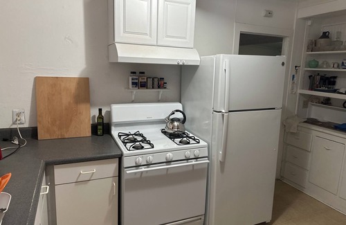 Vallejo Cottage | Charming 2-bedroom getaway in the sf bay wetlands with WiFi. Dog friendly.