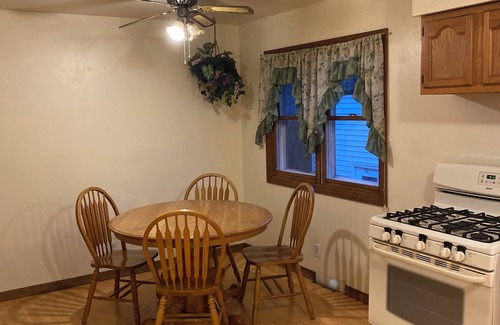Lake Geneva House | Charming 2-bedroom house with AC, WiFi , 5 minutes from lake Geneva WI.