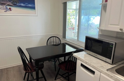 North Port House | Charming 2-bedroom house in brilliant North Port with WiFi, AC, fitness room