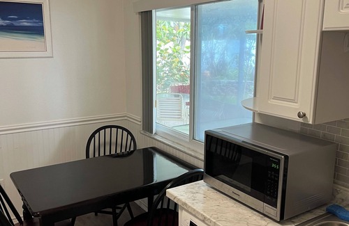 North Port House | Charming 2-bedroom house in brilliant North Port with WiFi, AC, fitness room
