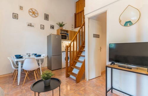 Eyguieres Apartment | Charming 2-bedroom house with pool, wifi, AC in peaceful Eyguières