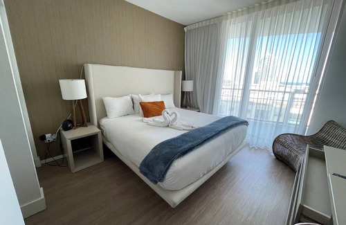 Hollywood South Central Beach Hotel | Charming 2-bedroom hotel with AC, fitness room in Hollywood