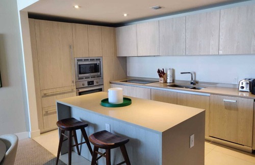 Hollywood South Central Beach Hotel | Charming 2-bedroom hotel with AC, fitness room in Hollywood
