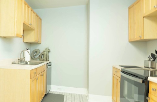 Lynn House | Charming 2-bedroom home in tranquil Tryon. Walking distance to town