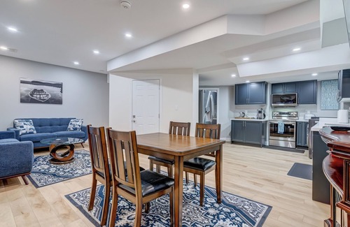Hamilton Apartment | Charming 2-bedroom house basement apartment with AC in Hamilton