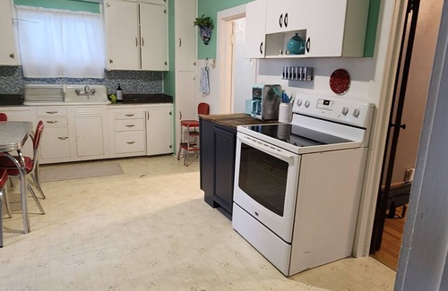 Anaconda House | Charming 2-bedroom house in peaceful Anaconda with AC, WiFi