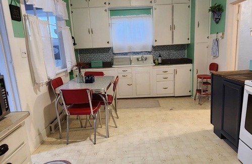 Anaconda House | Charming 2-bedroom house in peaceful Anaconda with AC, WiFi