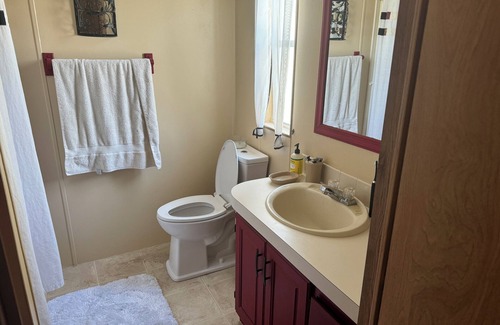 Lakeland House | Charming 2-bedroom house in Lakeland with AC