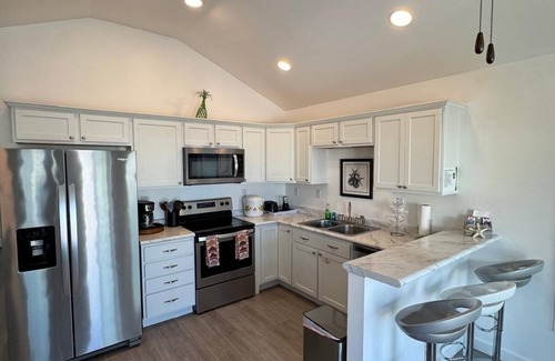 Marathon House | Charming 2-bedroom house in Marathon with pool