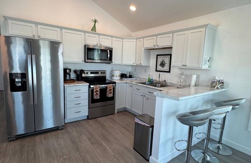 Marathon House | Charming 2-bedroom house in Marathon with pool