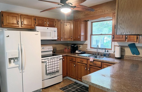 Sandusky House | Charming 2-bedroom house with views of Cedar Point!
