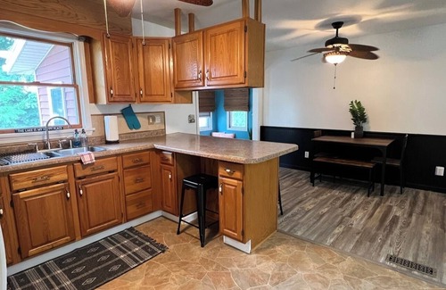 Sandusky House | Charming 2-bedroom house with views of Cedar Point!