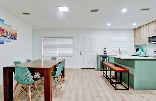 Ridge Wood Heights House | Charming 2-bedroom house near Siesta Key