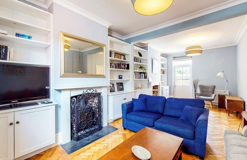 Bow West House | Charming 2 Bedroom House With a Garden in Bow