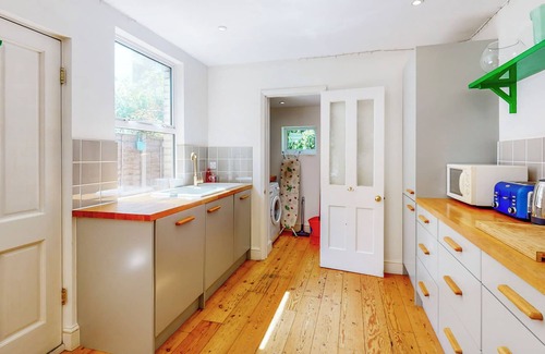 Bow West House | Charming 2 Bedroom House With a Garden in Bow