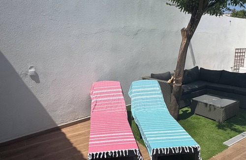 Setubal House | Charming 2-bedroom house with private garden and pool in peaceful Setúbal