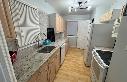 Detroit House | Charming 2-bedroom house with WiFi and AC in wonderful Detroit