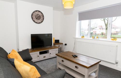 Tamworth House | Charming 2 Bedroom House - Free Parking - Great Location