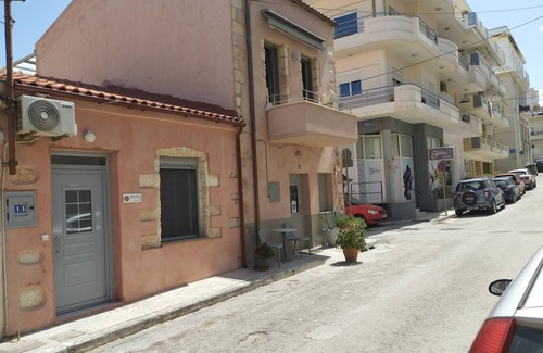 Chania Town House | Charming 2-bedroom house 30m from beach,with WiFi, AC in delightful Chania