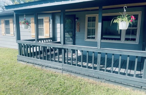 Ava House | Charming 2-bedroom house in Ava with WiFi and AC