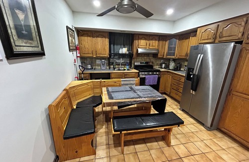 Bayonne House | Charming 2-bedroom house with WiFi, AC in Bayonne
