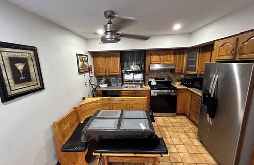 Bayonne House | Charming 2-bedroom house with WiFi, AC in Bayonne