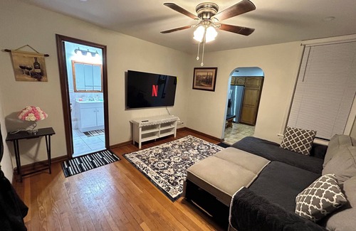 Bayonne House | Charming 2-bedroom house with WiFi, AC in Bayonne