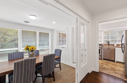 Irving House | Charming 2-bedroom house with AC, WiFi in terrific Irving