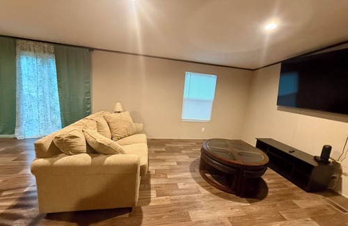 Leland House | Charming 2-bedroom house in Leland with WiFi, AC, Laundry