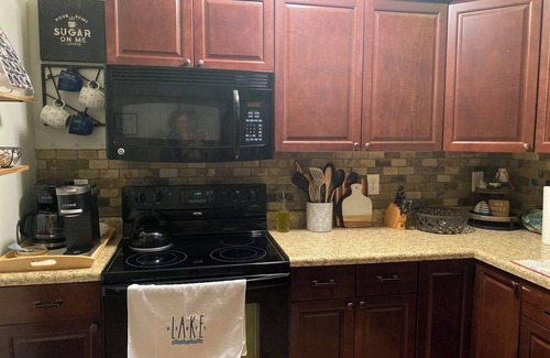 Sylacauga House | Charming 2-bedroom lake cottage with kayaks