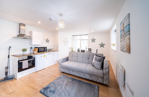 Leeds Apartment | Charming 2 Bedroom Next to Kirkstall Centre Leeds